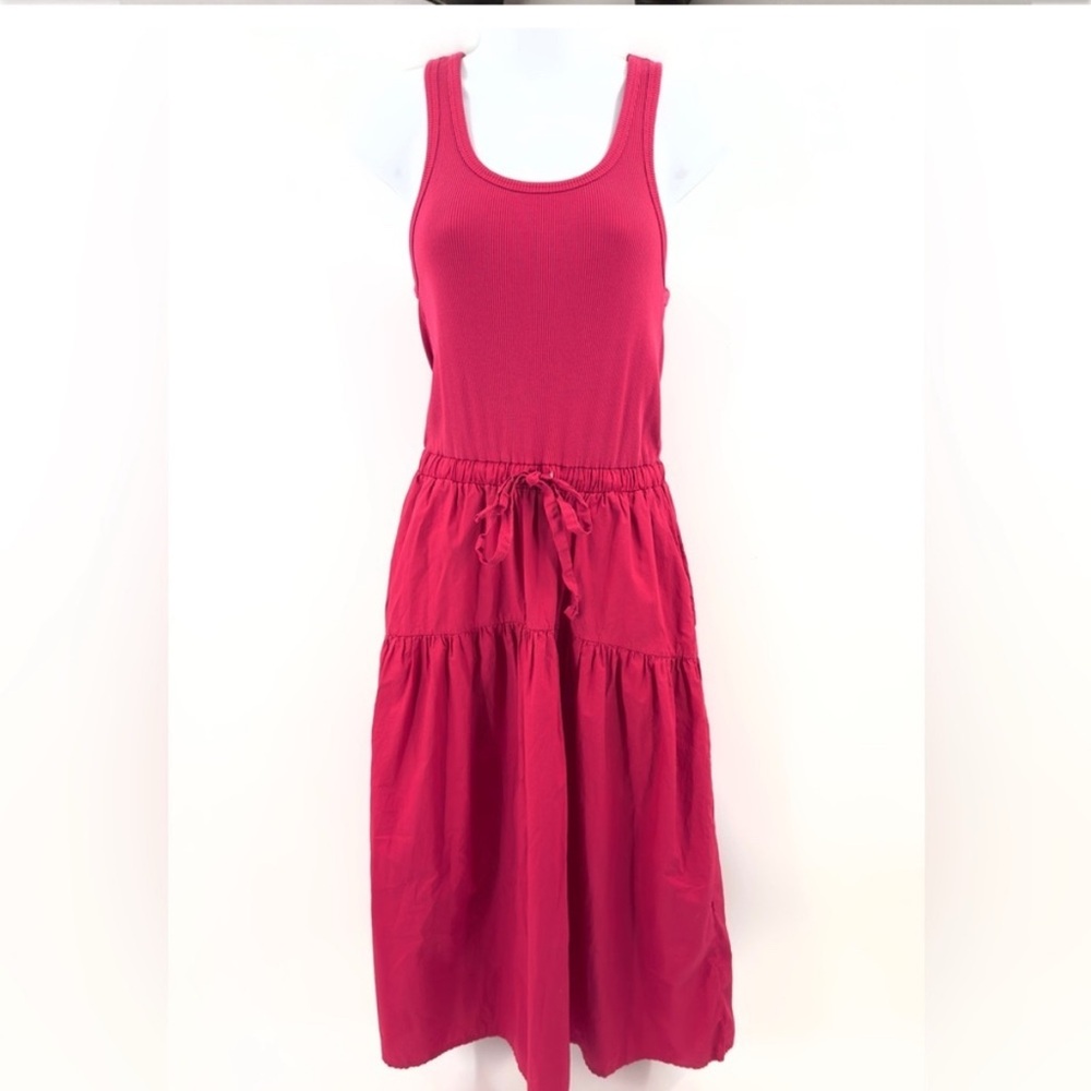 Elegant Red Sleeveless Dress - Picture 2 of 4